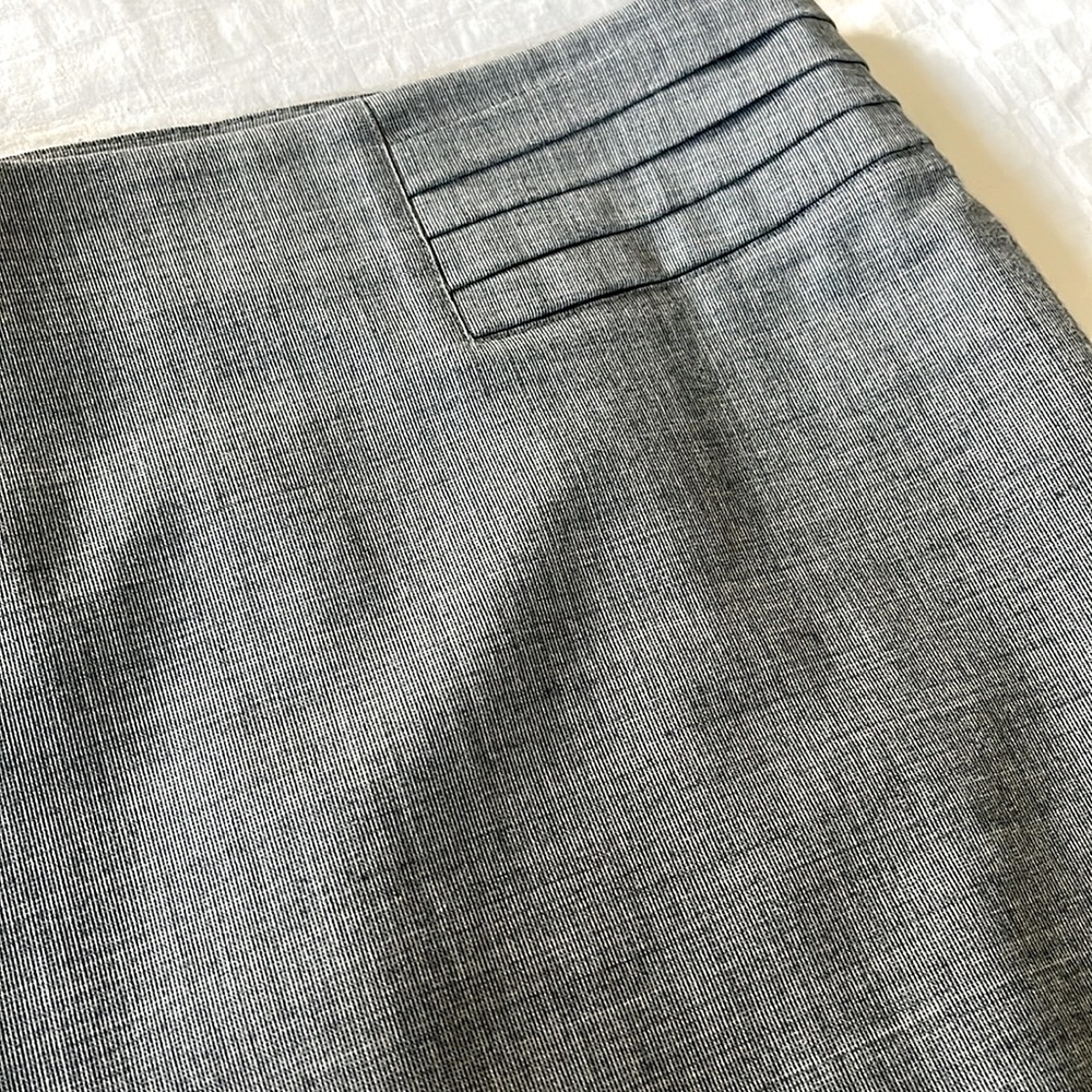Le Chateau Women’s Size 3/4 Pencil/Midi Skirt